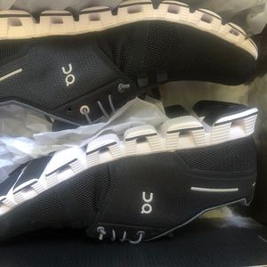 Size 9.5 Men's On Cloud Running Shoes - NIB